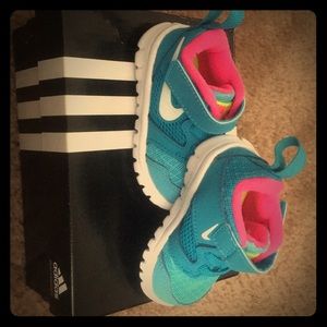 Baby Nike’s size 2c